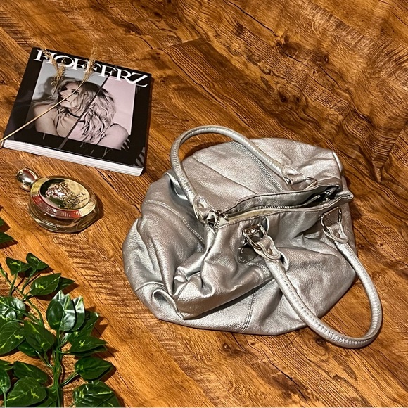 20. Aldo Silver metallic bag - Picture 12 of 13